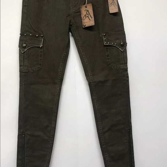 Antique Rivet Denim - Women's *Antique Rivet*  Jeans sz 28